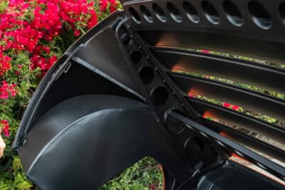 200万ドル〜250万ドル(邦貨換算約2億9436万円〜3億6795万円)で現在も販売中のランボルギーニ「P400ミウラ」(C)Courtesy of RM Sotheby's