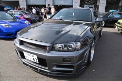 大阪ナンバーのR34は、Zチューン風のボンネットの4連ダクトが迫力でした