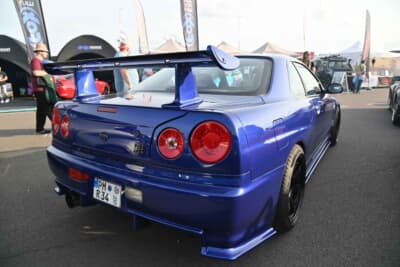 R34のリヤウイングにゲタを履かせてハイマウント化