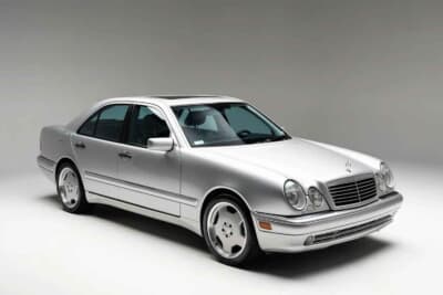 6万4400ドル(邦貨換算約948万円)で落札されたメルセデス・ベンツ「E55 AMG」(C)Courtesy of Broad Arrow