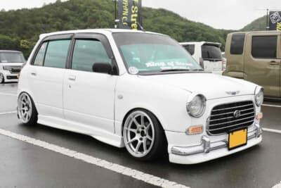 ダイハツ ミラジーノ：カスタムは一見するとカスタムされていないように見えるが、じつは細かいところに手を加えている