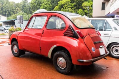 スバル 360 ヤングSS:オーナーの松田さんは、ヤングSSと同じディテールを持つヤングSの部品取り車を確保。そのパーツを移植することで、無事にSSとして路上復帰を果たしている