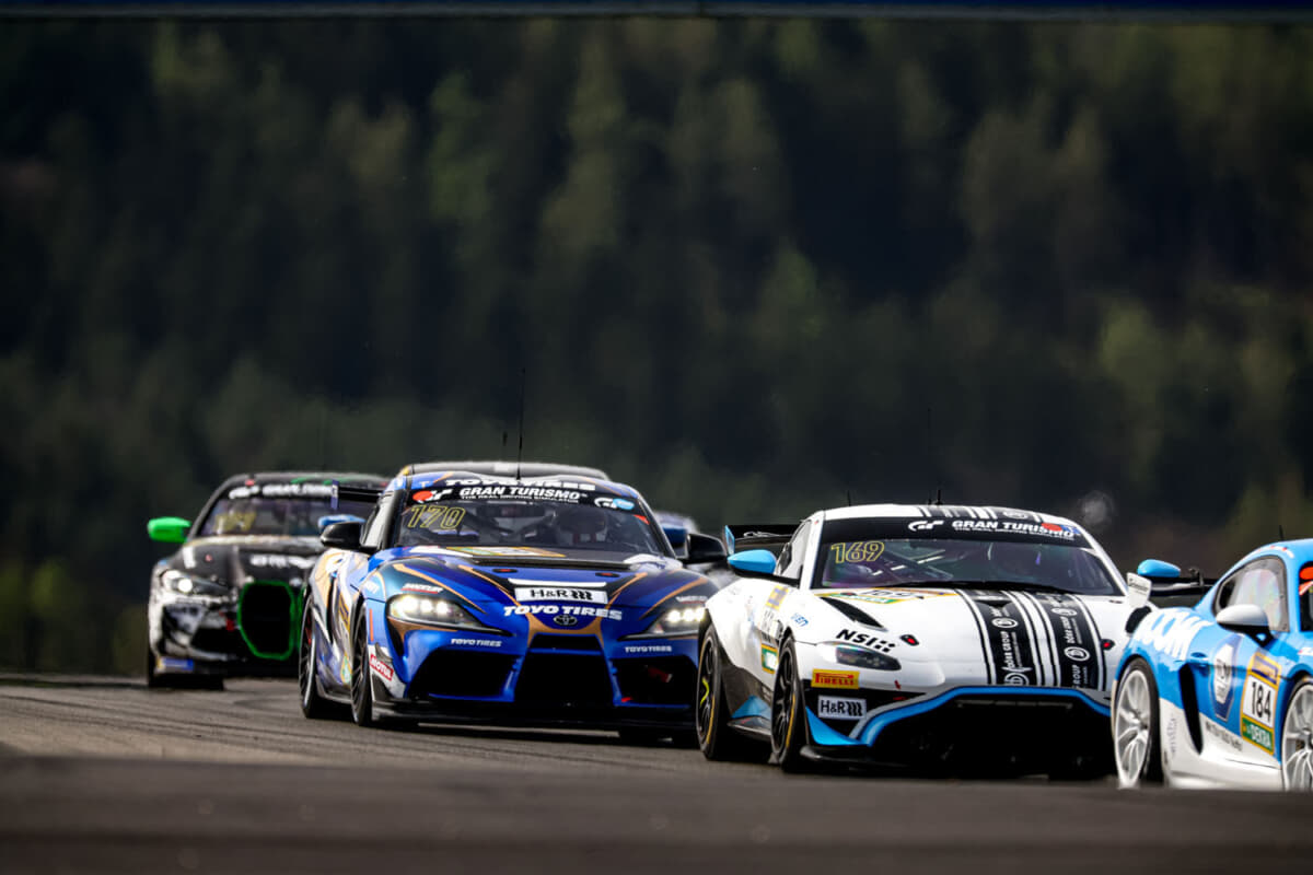 ドイツ・ニュルブルクリンクで開催されているNLSに参戦するトーヨータイヤカラーのGRスープラ GT4