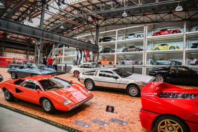 ランボルギーニ・カウンタックLP400やDMCデロリアンなども展示されています