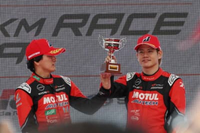 23号車NISMO 千代勝正選手（左）と 高星明誠選手（左）