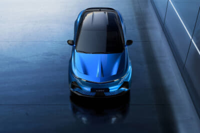 アルピーヌA390GTS:独特なボンネットデザインはA110に通じるデザインエッセンス