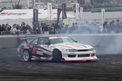 FDJ3でシリーズチャンピオンを獲得した茂木真那斗選手(27WORKS)がドライブするS14シルビア