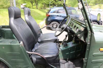 スズキ ジムニー：オーナーの“SGOKさん”によると、「シート表皮はオリジナル部品で張り替えてあると思う」とのこと