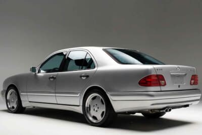 6万4400ドル(邦貨換算約948万円)で落札されたメルセデス・ベンツ「E55 AMG」(C)Courtesy of Broad Arrow