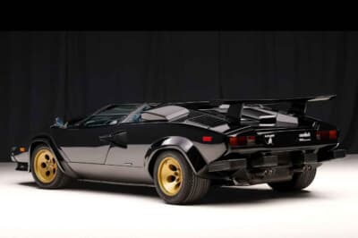 80万ドル~90万ドル(邦貨換算約1億1774万円〜1億3246万円)で現在も販売中のランボルギーニ「カウンタック 5000QV」C)Courtesy of Broad Arrow