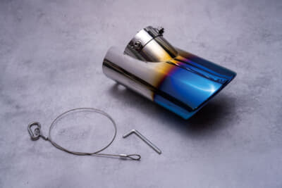 インテック・マフラーカッター:購入はインテックのHPから。マフラーカッターのほかに脱落防止ワイヤー、脱落防止ナット、L 型レンチが付属しており、工具がなくてもDIYで簡単に装着できる