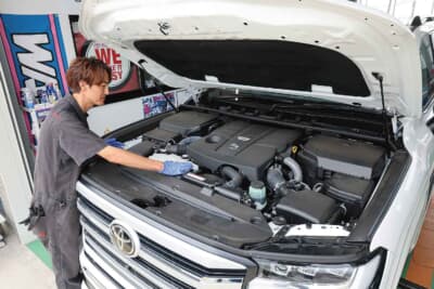 ワイルドスタイルの強みはセキュリティに関する情報だけでなく、クルマの構造を熟知した伊勢代表を含めたプロスタッフが、そのオーナーの車両保管に関する情報、日頃の使い方を聞いたうえでベストなシステム構成を提案してくれる