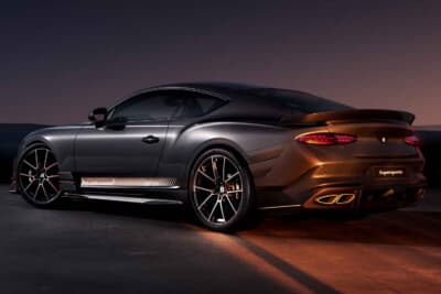 ベントレー・スーパースポーツ：リアディフューザー、固定式リアウイング、そしてアクラポヴィッチテールエンドのリアビュー