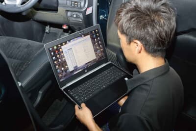 メーカー・ブランド専用アプリを使いセキュリティの各機能動作は、ユーザー環境とクルマに適したセッテングを行う