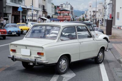 DAF 44:現在ポピュラーな変速機であるCVTヴァリオマチックを本格的に採用した1968年式 DAF 44。デザインはジョヴァンニ・ミケロッティの手によるものだ