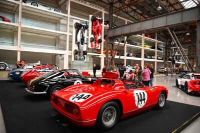 手前にはフェラーリ275P