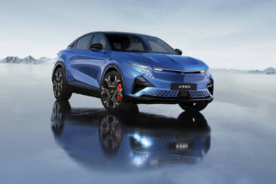 ルピーヌA390GTS:21インチホイールの奥にのぞいて見えるレッドブレーキキャリパーには純白のALPINEロゴ