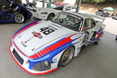 ポルシェ 930ターボ モビー ディック:愛車として購入しサーキット走行を楽しんでいた1989年式ポルシェ930ターボをベースに、モビー ディック外装化計画をスタートさせた。FRPを使って型を起こし、見事に完成させた