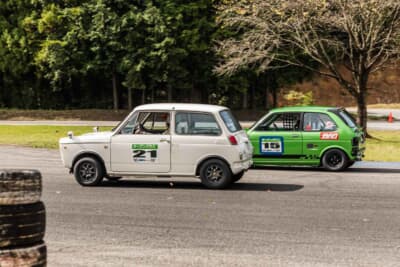 ホンダ N360（左）、ホンダ ライフ（右）