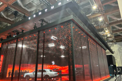 プレスデー以来近寄れなかったセンチュリーのブースは、待ち時間30分ながらも意外とすんなり入場できました