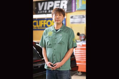 パシフィックオートセキュリティ代表の和田友樹さん。カーセキュリティに携わって20年、独立してからは8年のキャリアをもつ。高いクオリティに加え、話しやすさもありがたいポイント