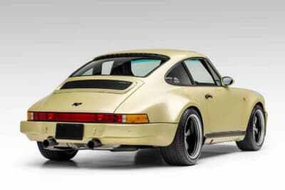 85万ドル~110万ドル(邦貨換算約1億2510万円~約1億6190万円)現在も販売中のRUF「カレラ 3.4 ゴールドフィンガー」C)Courtesy of Broad Arrow