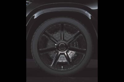 Mercedes-Maybach GLS 600 Night Edition Ⅱ（ISG）：ブランドロゴがモノグラムのように刻まれた特別デザインの23インチのマイバッハホイール