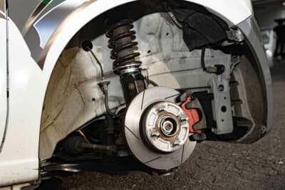 スズキ アルト:車高調はARYレーシング製。過去に数多くのチャンピオンを輩出した実績あるアイテム