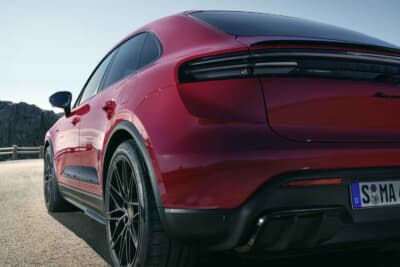 ポルシェ・マカンGTS：GTS独自のサイドスカートとリアエンドのリップスポイラー