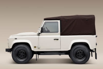 ランドローバーCLASSIC DEFENDER WORKS V8 MUROMACHI EDITION：ランドローバー初となるブラウンのモヘアファブリックルーフを採用のソフトトップ仕様