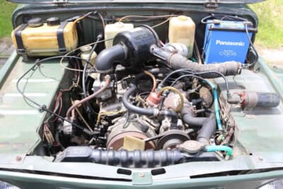 スズキ ジムニー：L50型水冷2サイクル直列2気筒エンジンの排気量は359cc。最高出力28ps/6000rpmを発生する