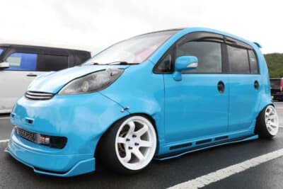 ホンダ ライフ:カナードは、サイドステップにもボディに合わせてワンオフ製作。ステップ一体型として装着させた