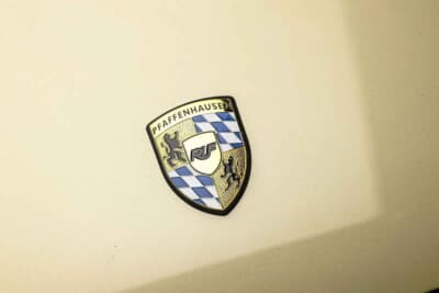 85万ドル~110万ドル(邦貨換算約1億2510万円~約1億6190万円)現在も販売中のRUF「カレラ 3.4 ゴールドフィンガー」C)Courtesy of Broad Arrow