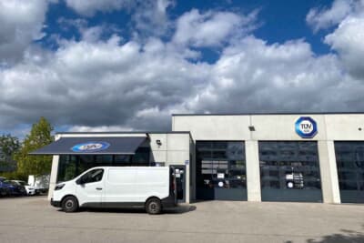 毎年車検は近所のテュフ(TÜV)にお願いしています。内部は撮影禁止です