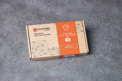 テレコンパス2 4G：GPS内蔵で自車位置をリアルタイムに把握できる通信型モジュール。たとえ車両盗難されても携帯アプリ上からエンジン停止が可能