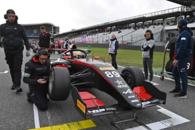 スタートグリッドに立つホンダ育成の加藤大翔選手