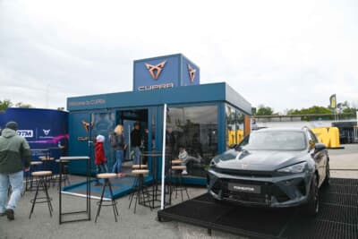 DTMのセーフティーカーなどのオフィシャルカーはスペインのクプラ製です。クプラはドイツで非常に人気のあるメーカーです