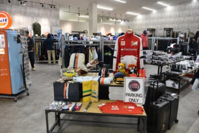 大人のためのモータースタイルを提案する『Motorimoda』コーナーも設置された