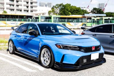 ホイールなどさまざまなカスタムを施したシビックも数多く参加した