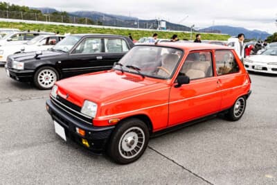 ルノー5ターボ アルピーヌなどの旧車も見ることができる
