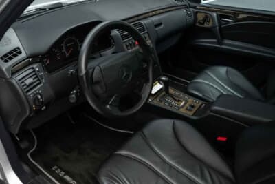 6万4400ドル(邦貨換算約948万円)で落札されたメルセデス・ベンツ「E55 AMG」(C)Courtesy of Broad Arrow