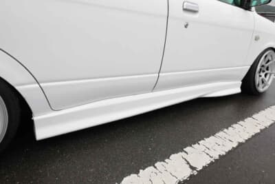 ダイハツ ミラジーノ：社外品のサイドスカート