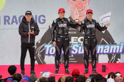 シリーズチャンピオンに輝いたLEONの蒲生選手と菅波選手のコンビ