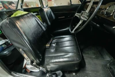 日野 コンテッサ1300クーペ：インパネやシートなどインテリアは無改造のオリジナル状態を良好に保つ