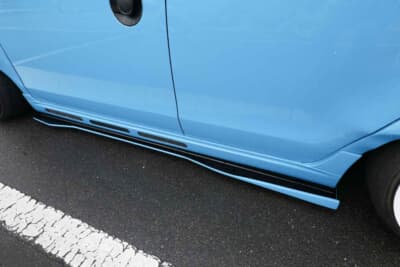 ホンダ ライフ:カナードは、サイドステップにもボディに合わせてワンオフ製作したステップ一体型として装着させた