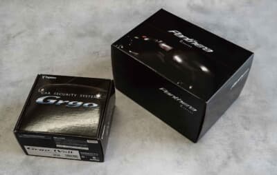 パンテーラ＆ゴルゴ：ユピテルの人気アイテム、パンテーラやゴルゴに関しても、秘匿性の高い取り付けを確立。オプションで純正キー連動も可能である