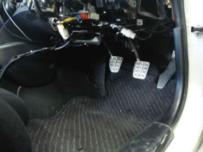 アクアでの施工で純正配線に溶け込み、突破を難しくしている。ショップ選びでセキュリティの効果が大きく変わる