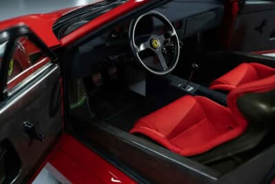 300万ユーロ～320万ユーロ（邦貨換算約5億3000万円〜約5億6500万円）で現在も販売中のフェラーリ「F40」（C）Courtesy of Broad Arrow