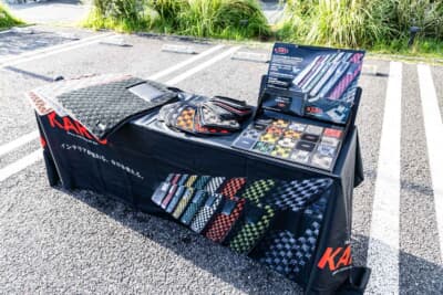 KAROのブースではフロアマットのサンプルなどを展示した