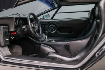 80万ドル~90万ドル(邦貨換算約1億1774万円〜1億3246万円)で現在も販売中のランボルギーニ「カウンタック 5000QV」C)Courtesy of Broad Arrow